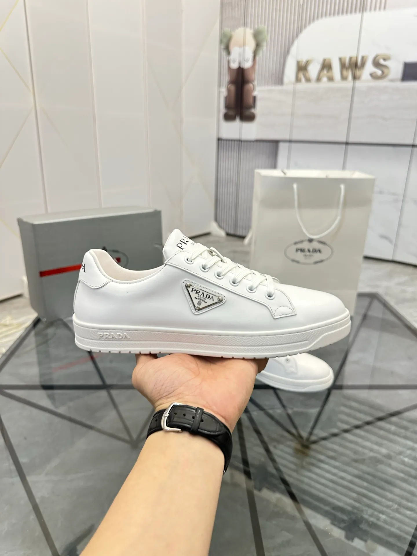 Men's shoes for sale 💰: 💰P540¥ High-end top quality Product trademark: Prada *"Prada*" low-top casual shoes Regular size: 38-45 (can be customized to 46) Product materials: imported first-layer cowhide for the upper, water-dyed cowhide lining, cowhide feet, original outsole. No.: 001